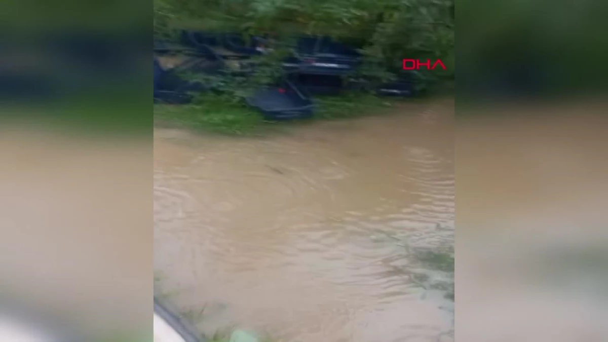 ANTALYA\'da şiddetli yağışlar: Yollar ve seralar suyla doldu
