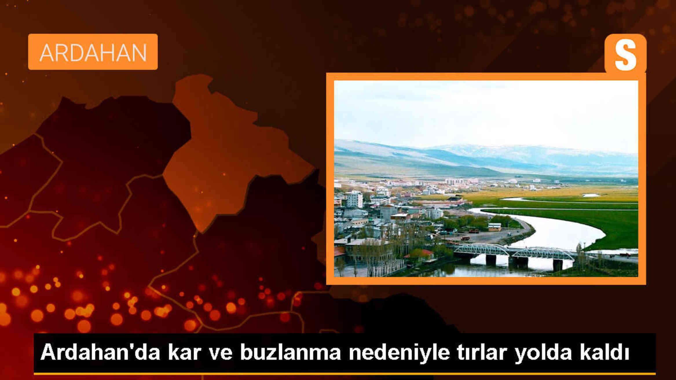 Ardahan\'ın yüksek kesimlerinde kar ve buzlanma nedeniyle tırlar yolda kaldı