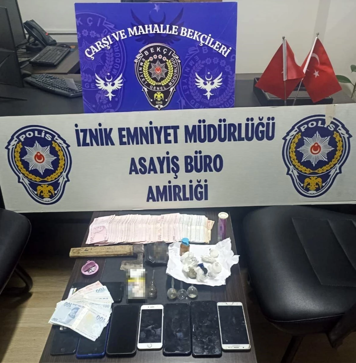 Bursa İznik\'te Uyuşturucu Operasyonu: 8 Kişi Yakalandı