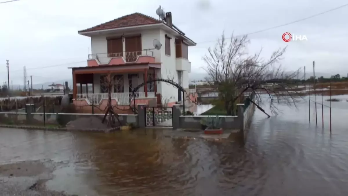 Balıkesir\'de yazlıkları su bastı