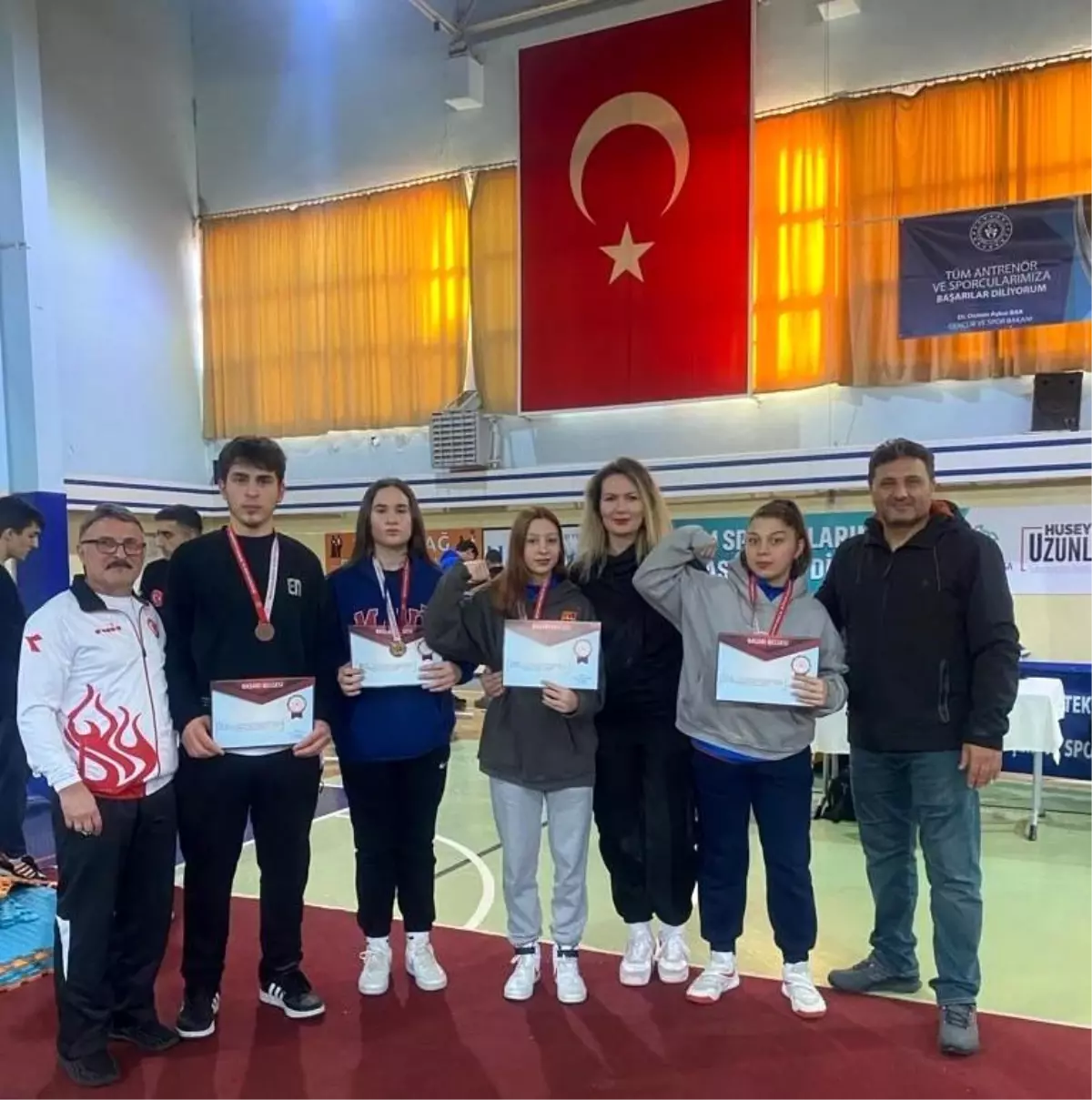 Düzceli sporcular Okul Sporları Bilek Güreşi Gençler B grup birinciliği seçmelerinde 6 madalya kazandı