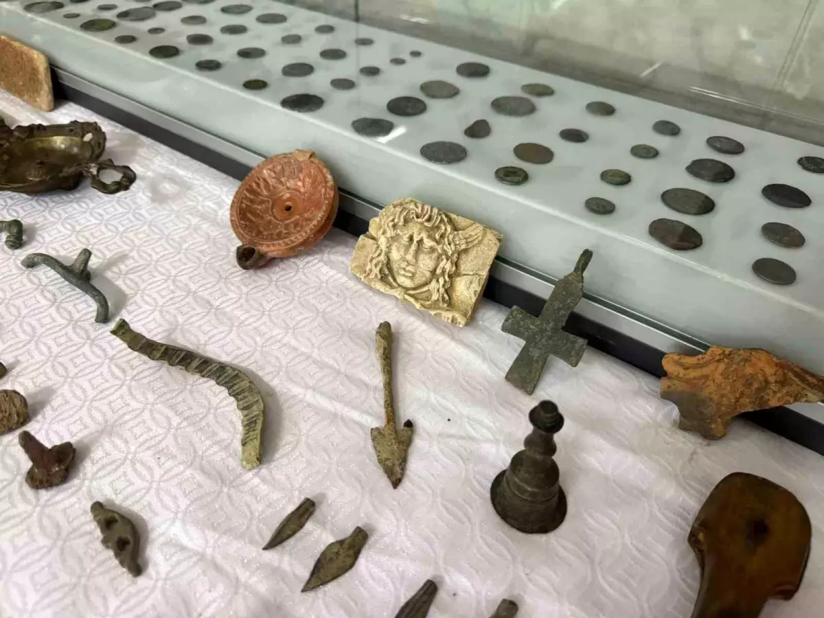 İznik\'te Tarihi Eser Operasyonu: 4 Medeniyete Ait Eserler Ele Geçirildi