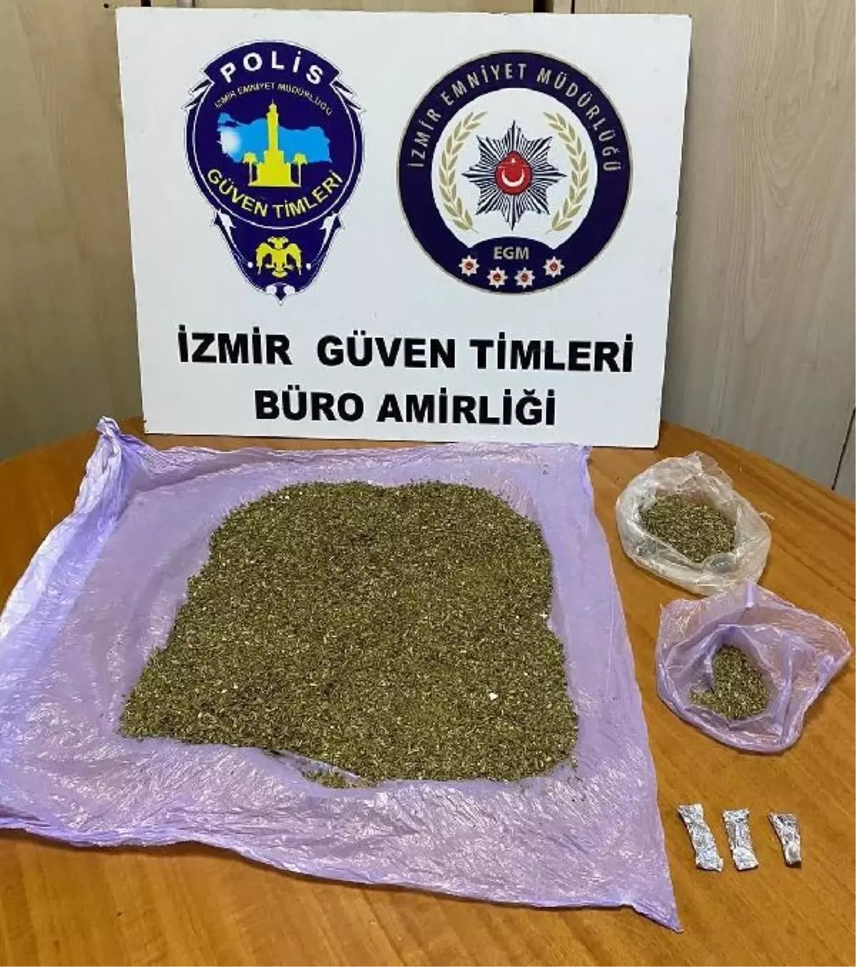 İzmir'de Cezaevi Firarisi Yakalandı, Uyuşturucu Madde Ele Geçirildi