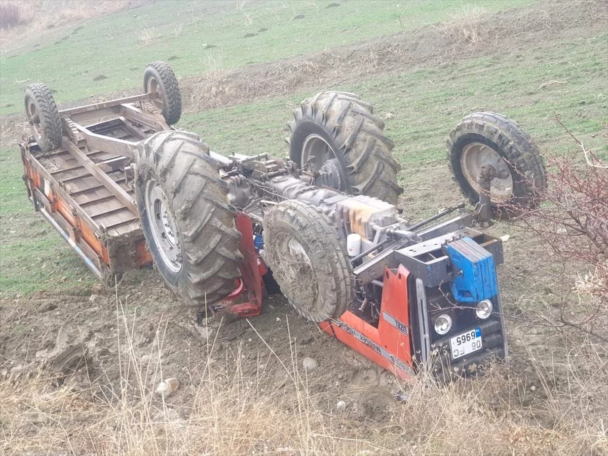 Çorum\'un Sungurlu ilçesinde traktör devrilmesi: 1 kişi yaralandı