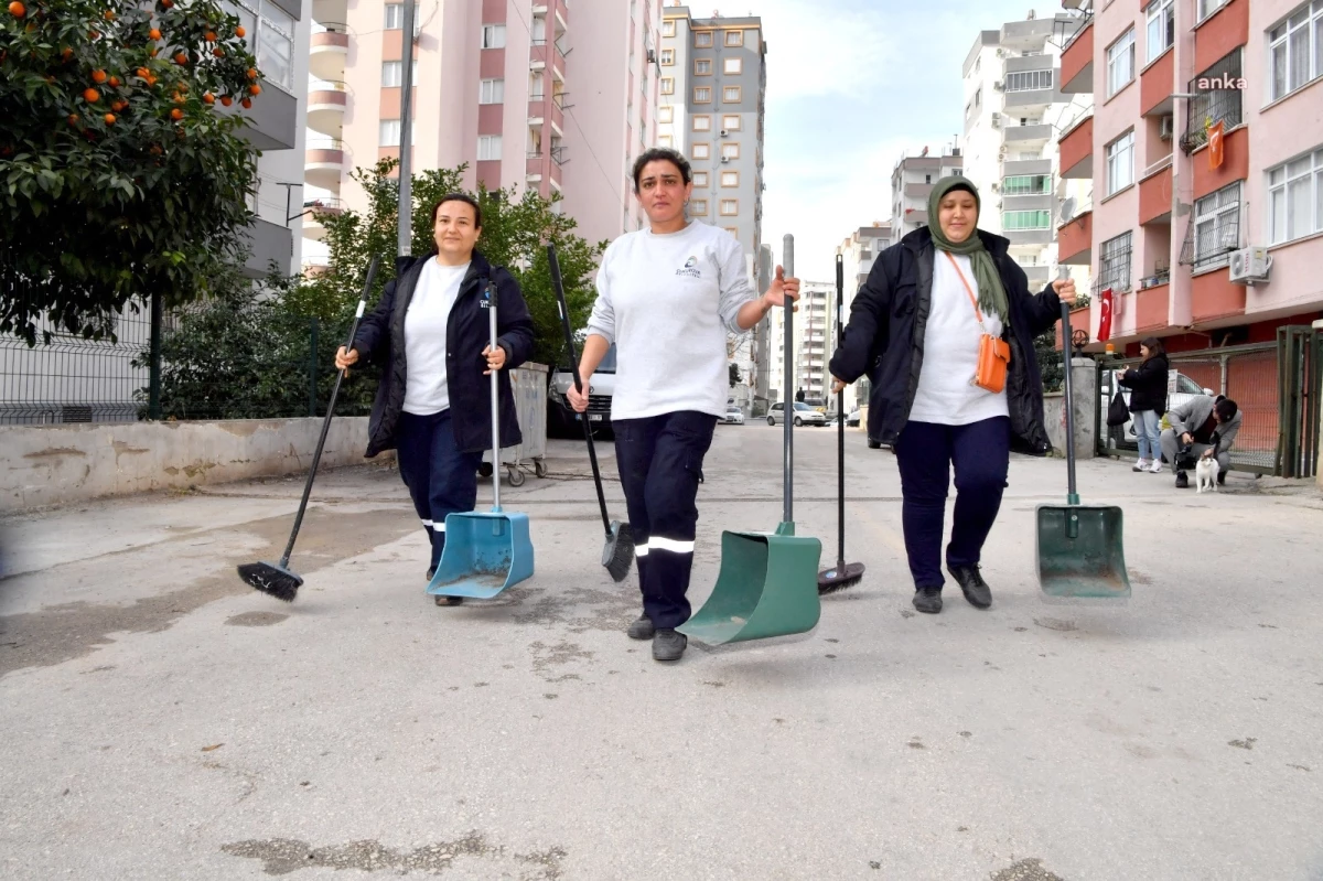 Çukurova Belediyesi Temizlik Melekleri Timi İle Sokaklar Daha Temiz