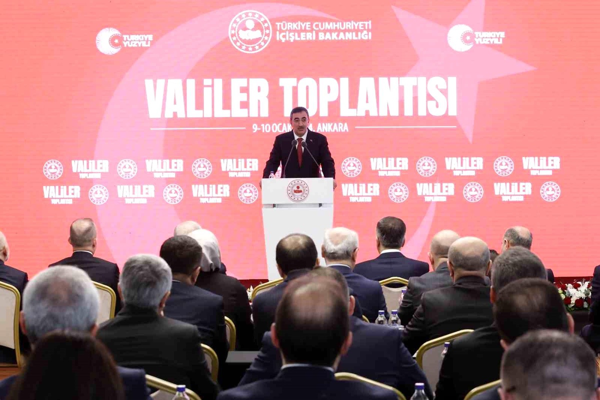 Cumhurbaşkanı Yardımcısı Yılmaz: "Rutin işler yapan, bunun dışına çıkmayan valilik anlayışı artık kabul edilebilir değil"