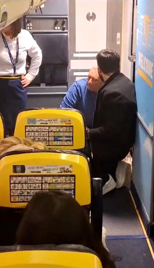 İrlanda'dan gelen uçaktaki sarhoş kadın, uçağı birbirine kattı