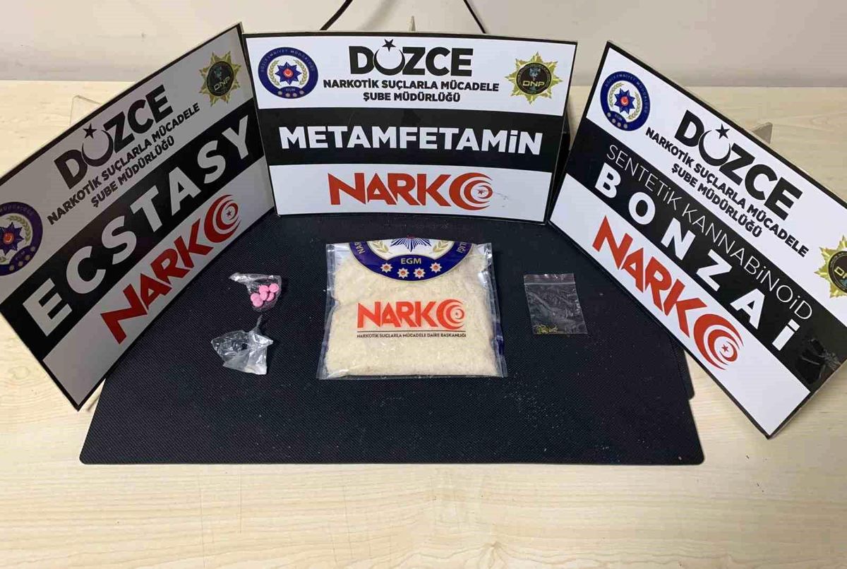 Düzce\'de durdurulan araçlardan uyuşturucu madde ele geçirildi
