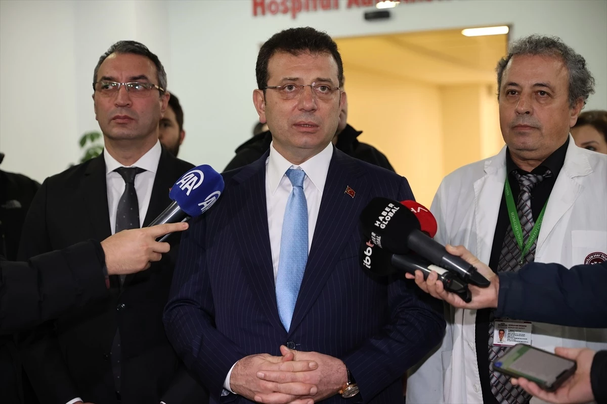 İstanbul Büyükşehir Belediye Başkanı Ekrem İmamoğlu, bıçaklı saldırıda yaralanan imamı ziyaret etti