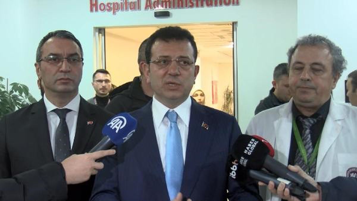 İBB Başkanı İmamoğlu, bıçaklı saldırıya uğrayan Fatih Camisi imamını ziyaret etti