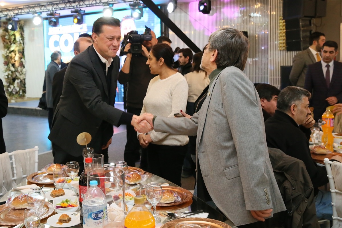 Hatipoğlu, Eskişehir\'deki basın mensuplarına destek sözü verdi