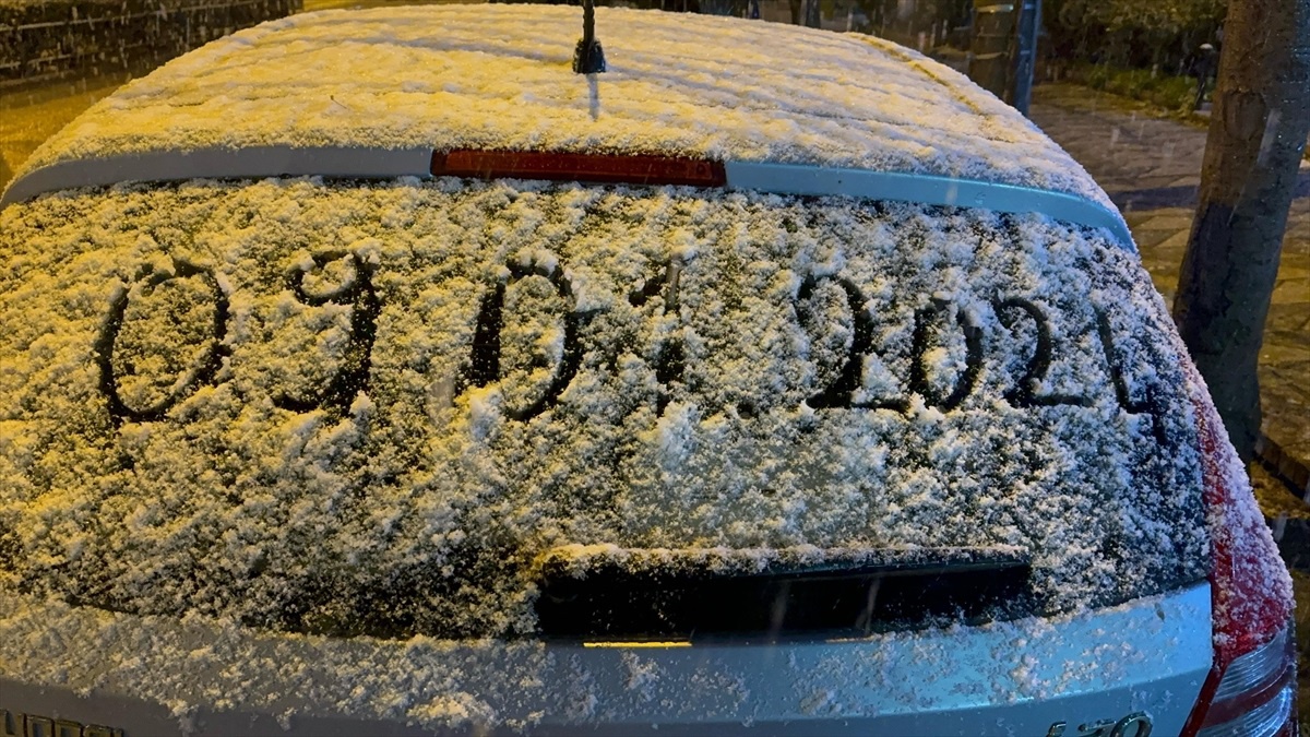 Eskişehir\'de akşam saatlerinden itibaren kar yağışı etkili oldu
