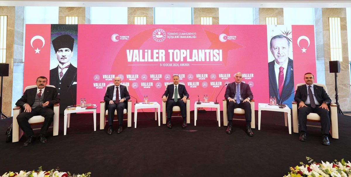 Hazine ve Maliye Bakanı Mehmet Şimşek, valilerden destek bekliyor