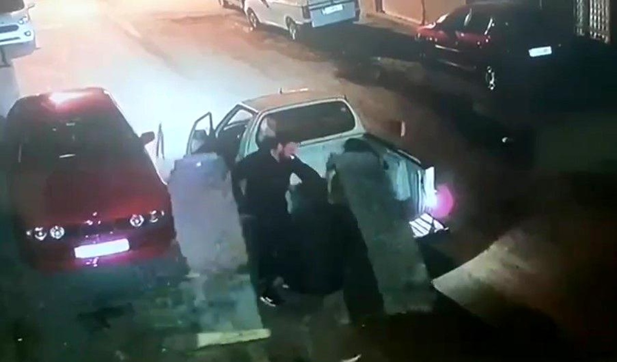 Mersin\'de iş yerinin önündeki rampa hırsızlar tarafından çalındı