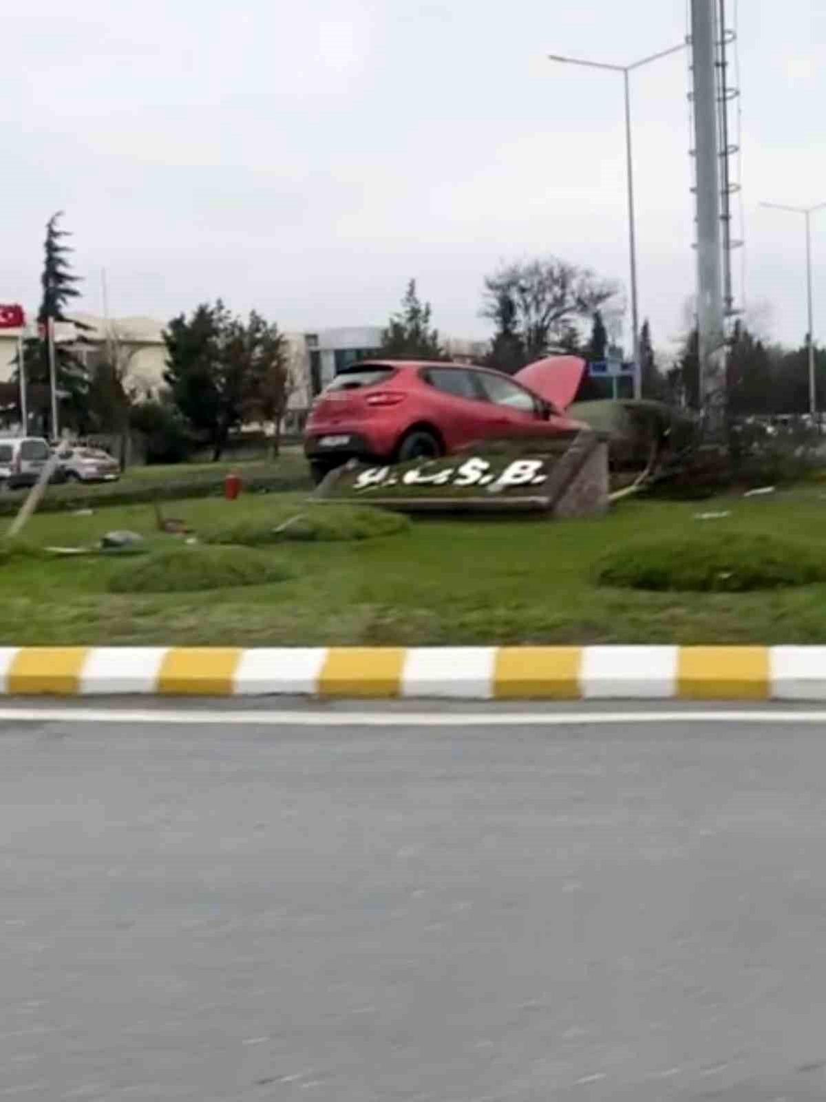 Tekirdağ\'da Kamyonet ile Otomobil Çarpıştı: Sürücü Yaralandı