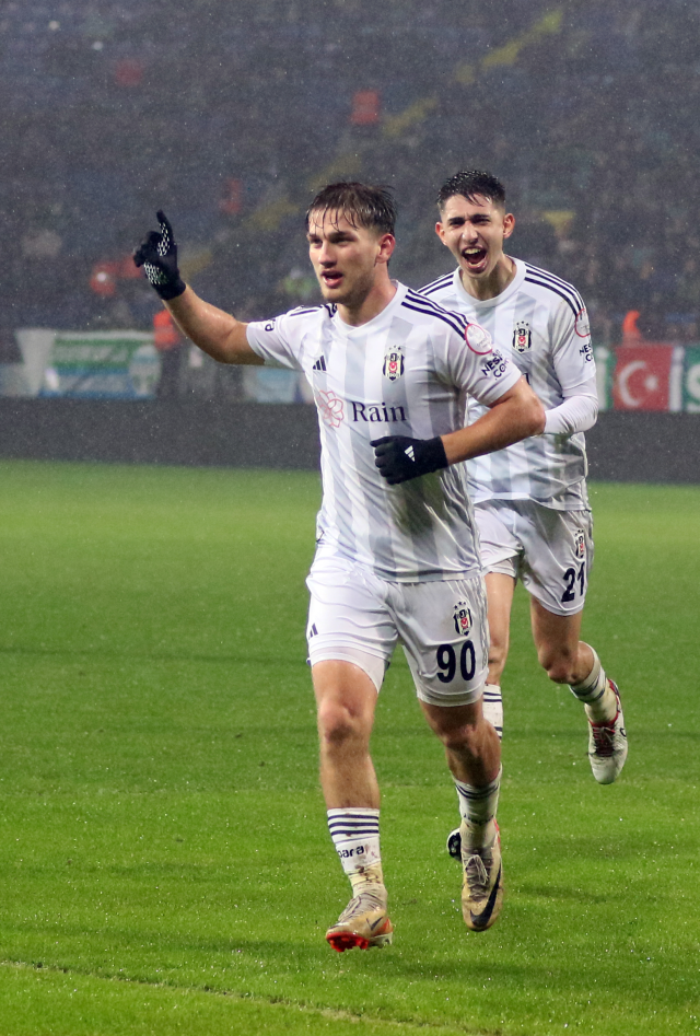 Kara Kartal'dan gol şov! Beşiktaş, Çaykur Rizespor'u deplasmanda 4-0 yendi