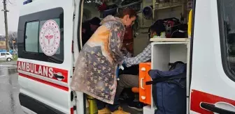 Aydın'ın Köşk ilçesinde refüje çarpan otomobilde 3 kişi yaralandı