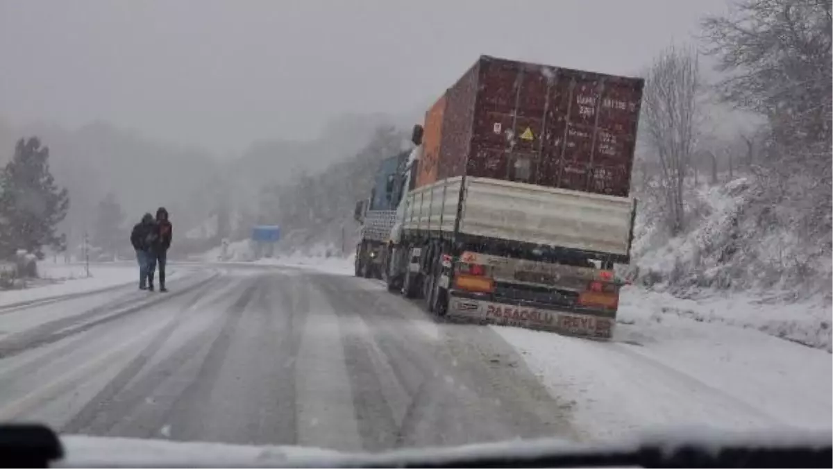 Kocayayla Geçidi Kar Yağışı Nedeniyle TIR Geçişlerine Kapatıldı