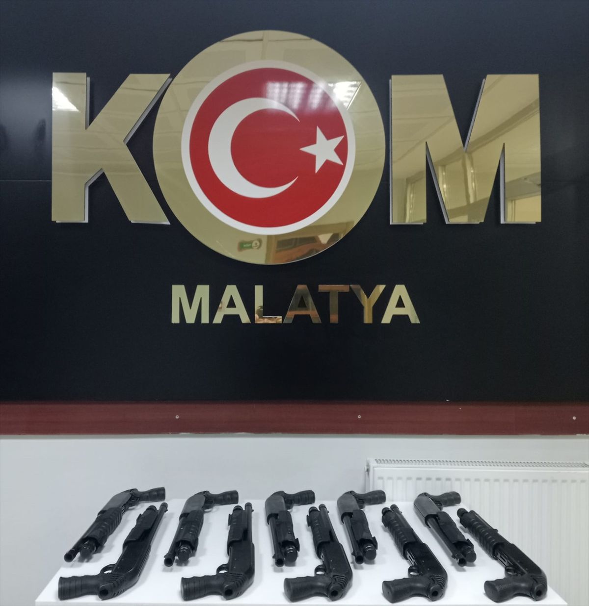 Malatya\'da ruhsatsız 10 tüfek ele geçirildi, 1 şüpheliye yasal işlem yapıldı
