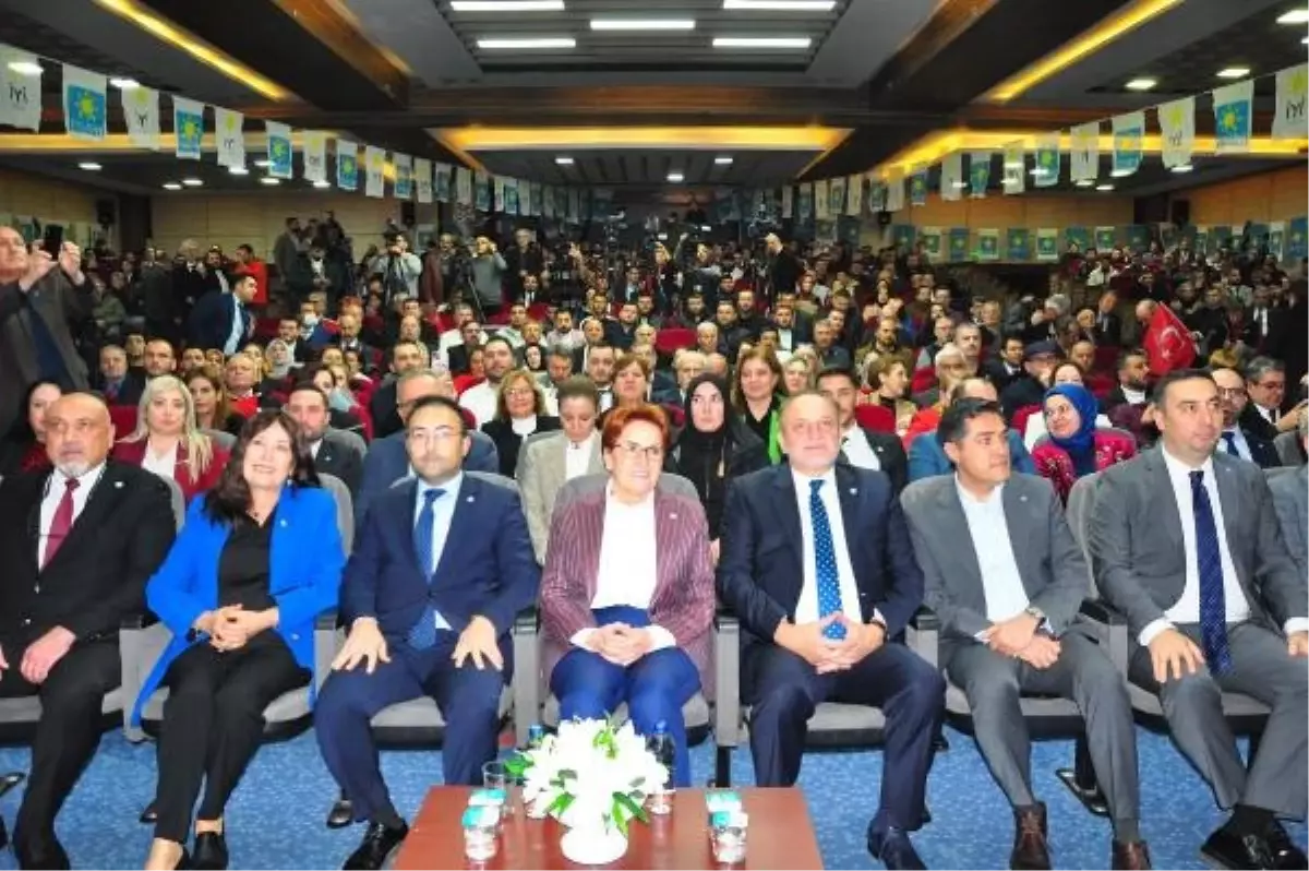 İYİ Parti Genel Başkanı Meral Akşener, Manisa\'da Belediye Başkan Adaylarını Tanıttı