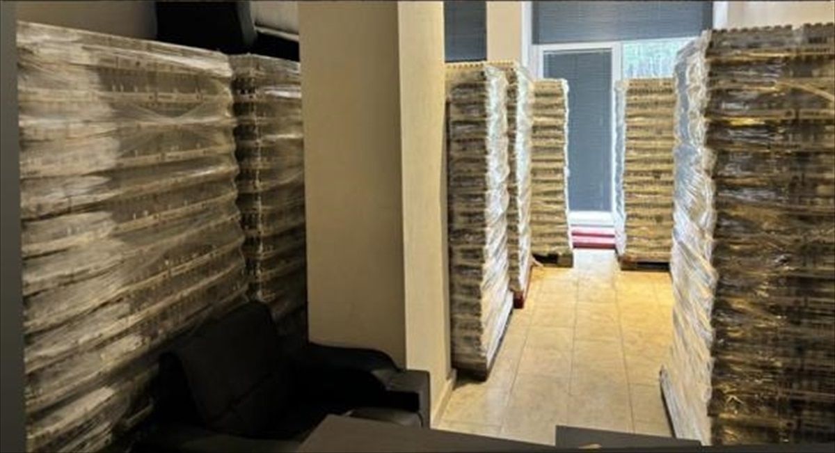 Marmaris\'te 160 Bin Şişe Bandrolsüz Kaçak İçki Ele Geçirildi