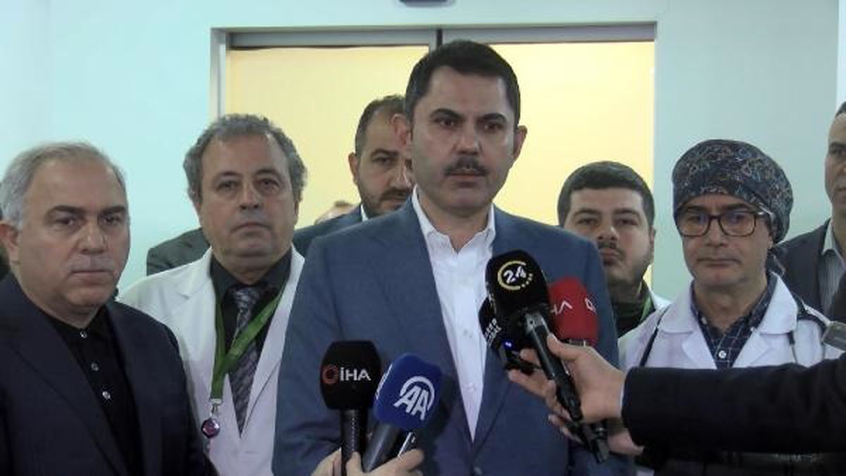 AK Parti İBB Başkan adayı Murat Kurum, bıçaklı saldırıya uğrayan Fatih Camii imamı Galip Usta\'yı ziyaret etti