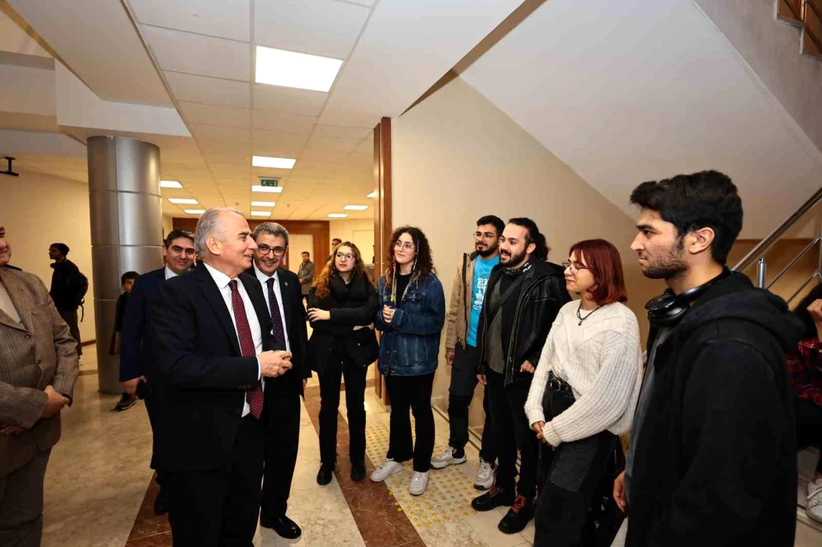 Denizli Büyükşehir Belediyesi, PAÜ ve Kızılay işbirliğiyle öğrencilere çorba ikramında bulundu