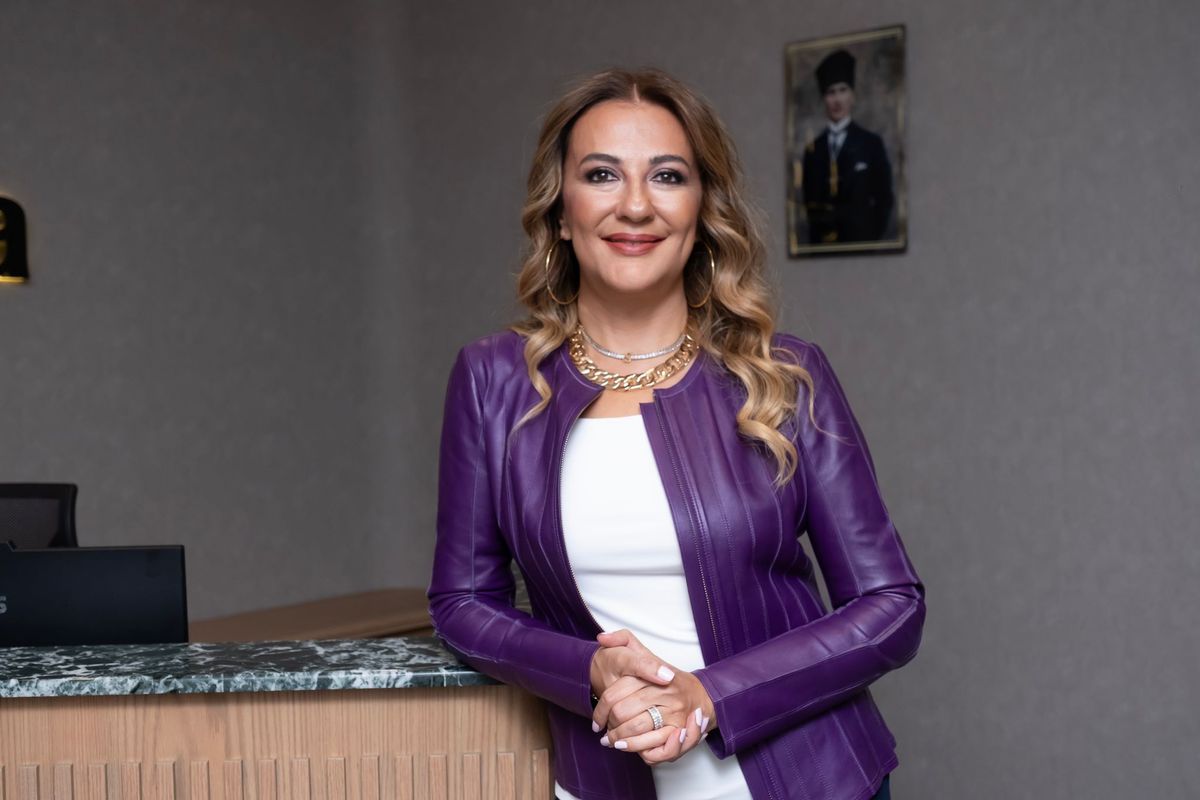SELCEN GÜR'ÜN YENİ KİTABI 'PLAZA SUFİSİ'