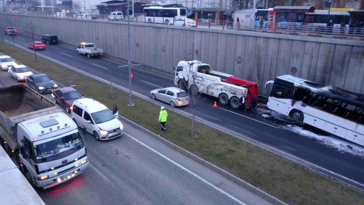 Malatya\'da Servis Otobüsü Alev Alev Yandı