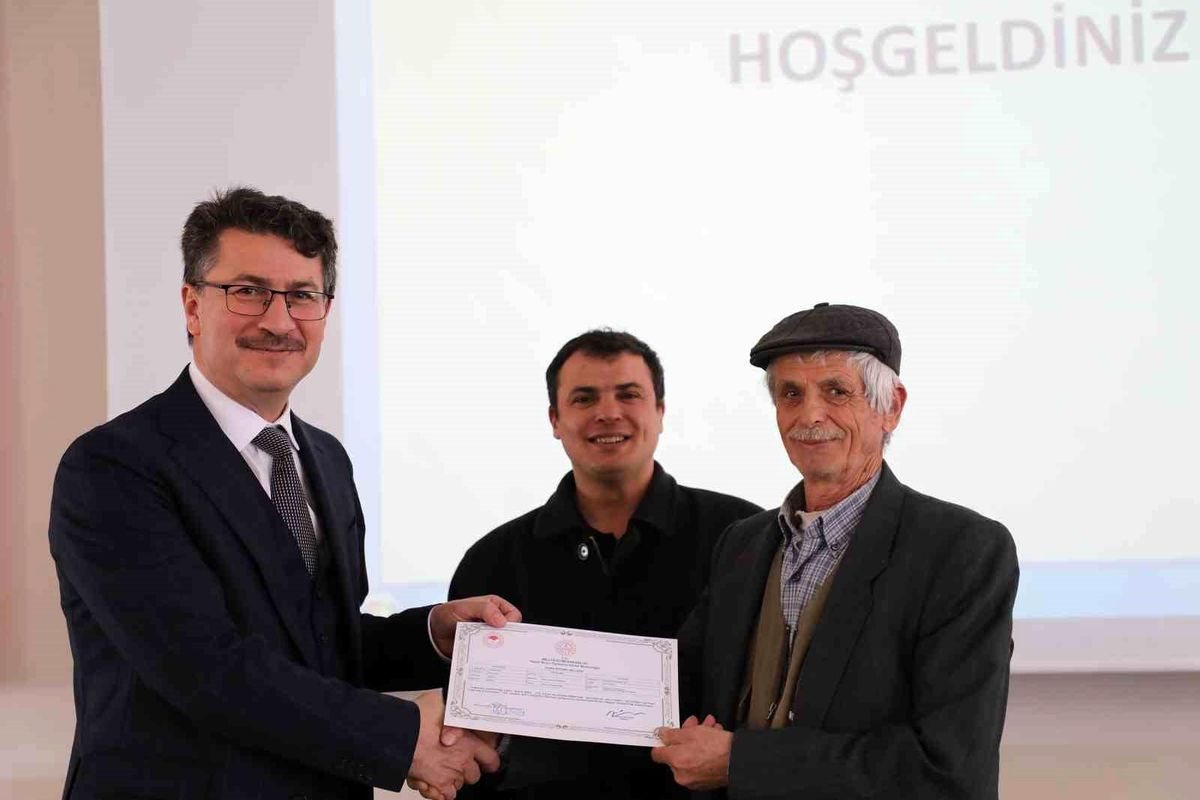 Odunpazarı İlçe Tarım ve Orman Müdürlüğü\'nden Sürü Yönetimi Elemanı Kursu Sertifikaları Teslim Edildi