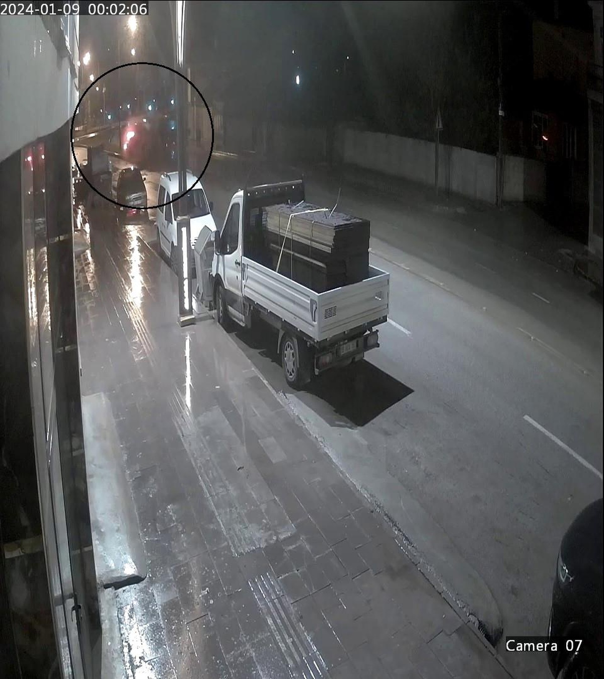 Çorum\'da Kontrolden Çıkan Cip Takla Attı, Alev Alan Araçtaki 2 Kişi Kurtarıldı
