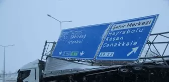 Tekirdağ - Edirne kara yolunda tır devrilmesi nedeniyle trafik aksadı