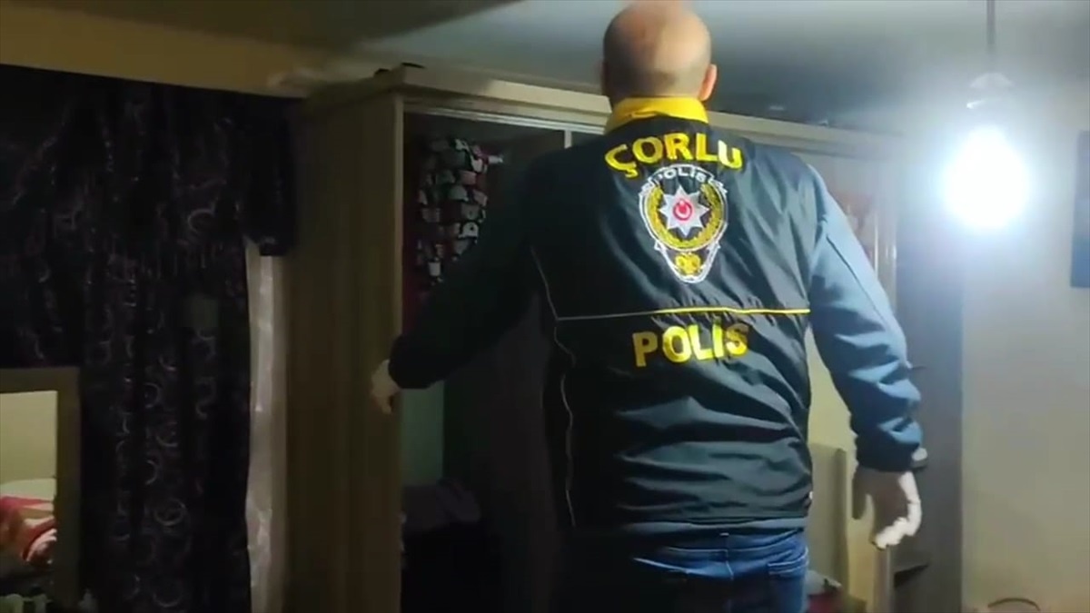 Tekirdağ\'da iş yeri ve otomobil kurşunladıkları iddia edilen 5 zanlı tutuklandı