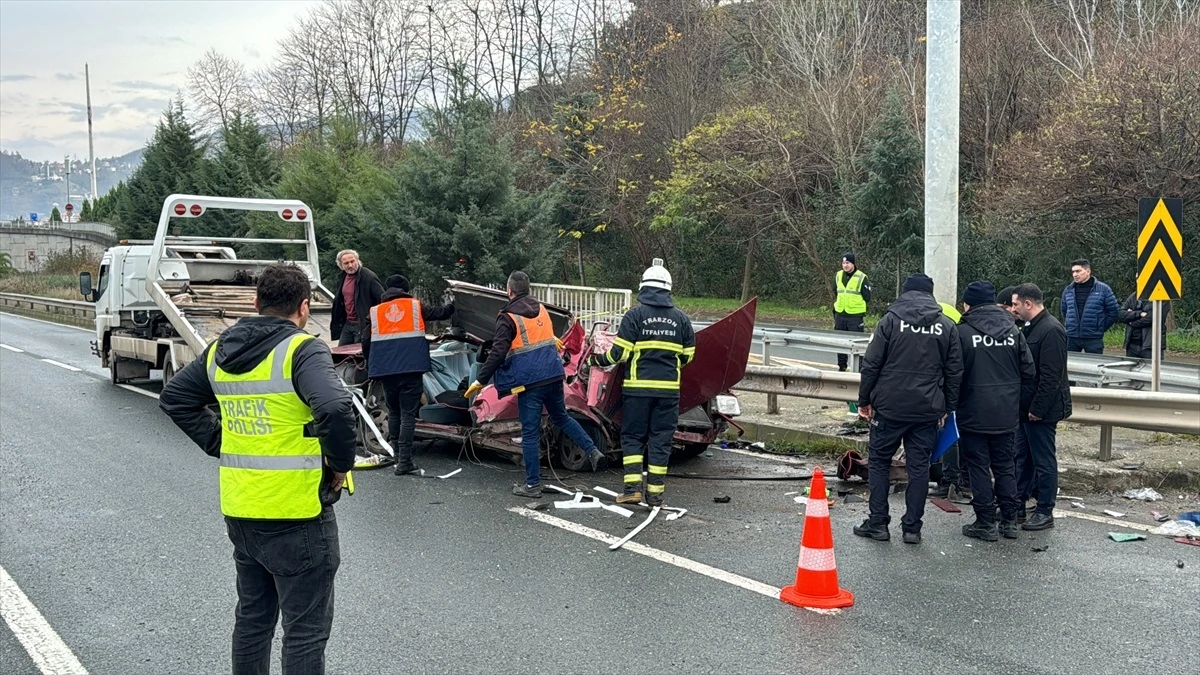 Trabzon\'da Otomobil Kazası: 2 Ölü, 2 Ağır Yaralı