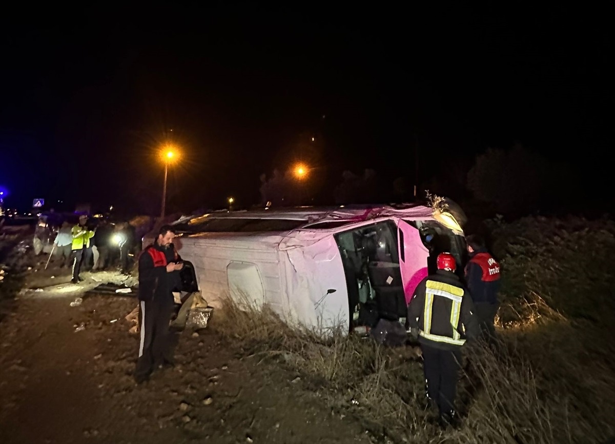 Uşak\'ta trafik kazası: 3 kişi yaralandı
