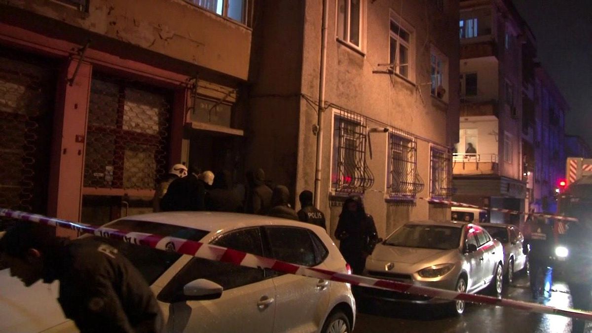 Üsküdar\'da bir apartmanda yangın çıktı, binada tahliye yapıldı