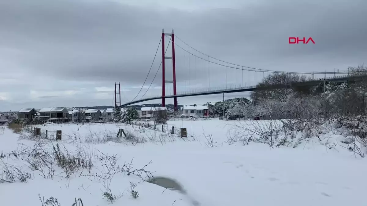 Çanakkale\'de kar yağışı ve fırtına; Boğaz transit gemi geçişlerine kapatıldı