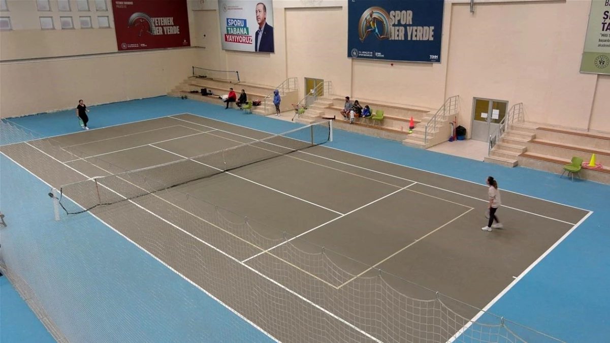 Afyonkarahisar\'da Sene Sonu Tenis Turnuvası Tamamlandı