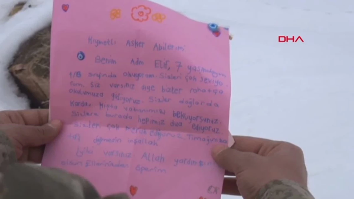 Hakkari\'deki Mehmetçik, Şehit Onur Doğan İlkokulu öğrencilerine cevap mektupları gönderdi