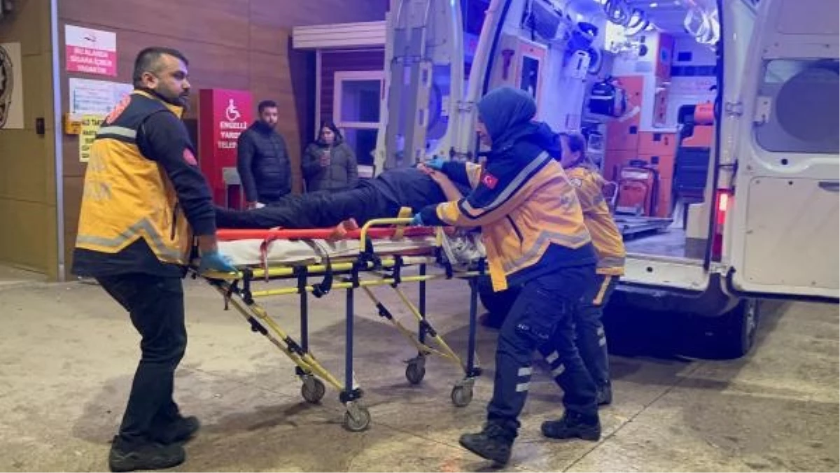 İnegöl\'de Kar Temizliği İçin Çatıya Çıkan Kişi Ayağının Kayması Sonucu Yaralandı