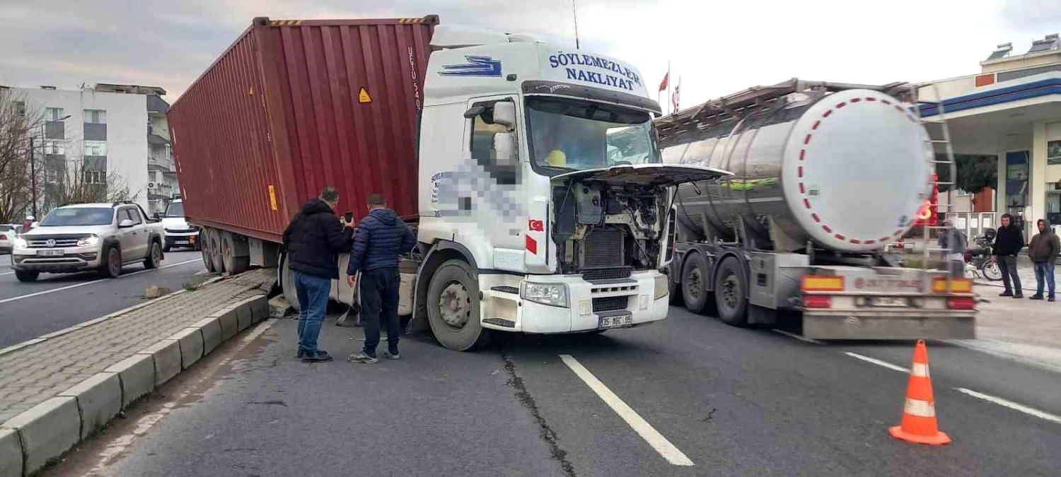 Aydın-Denizli Karayolunda Tırın Refüjü Aşarak Karşı Şeride Geçmesi