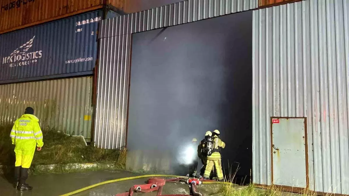 Arnavutköy\'deki Film Platosunda Çıkan Yangın Kontrol Altına Alındı