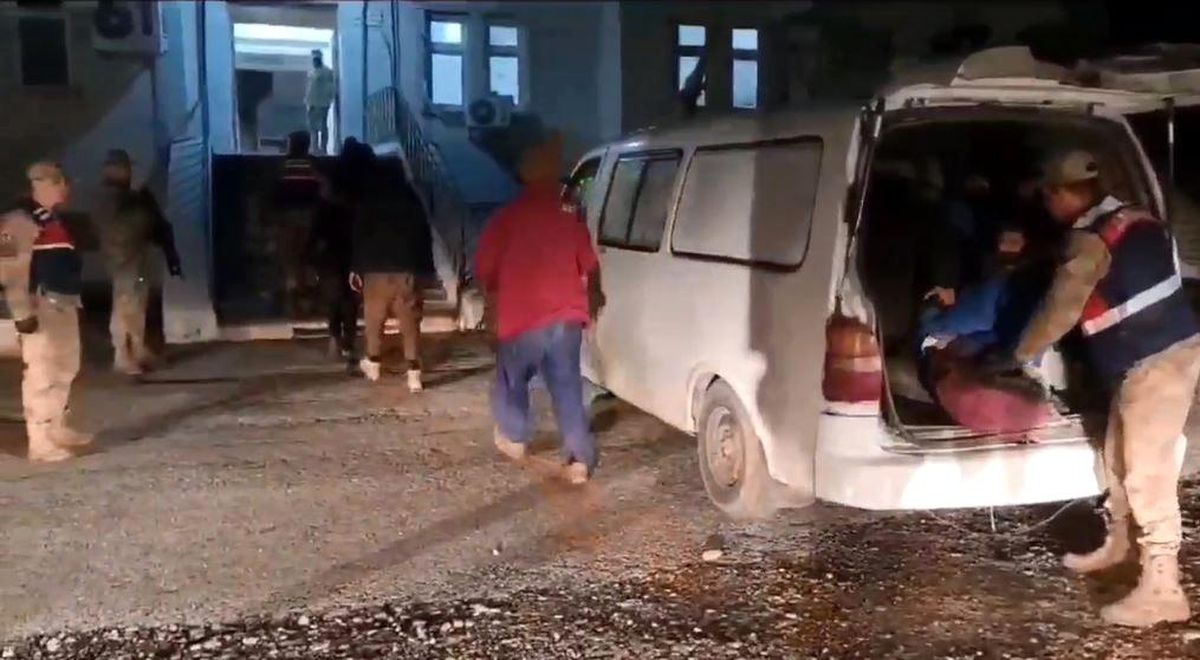 Bitlis\'te 24 Afganistan uyruklu göçmen yakalandı