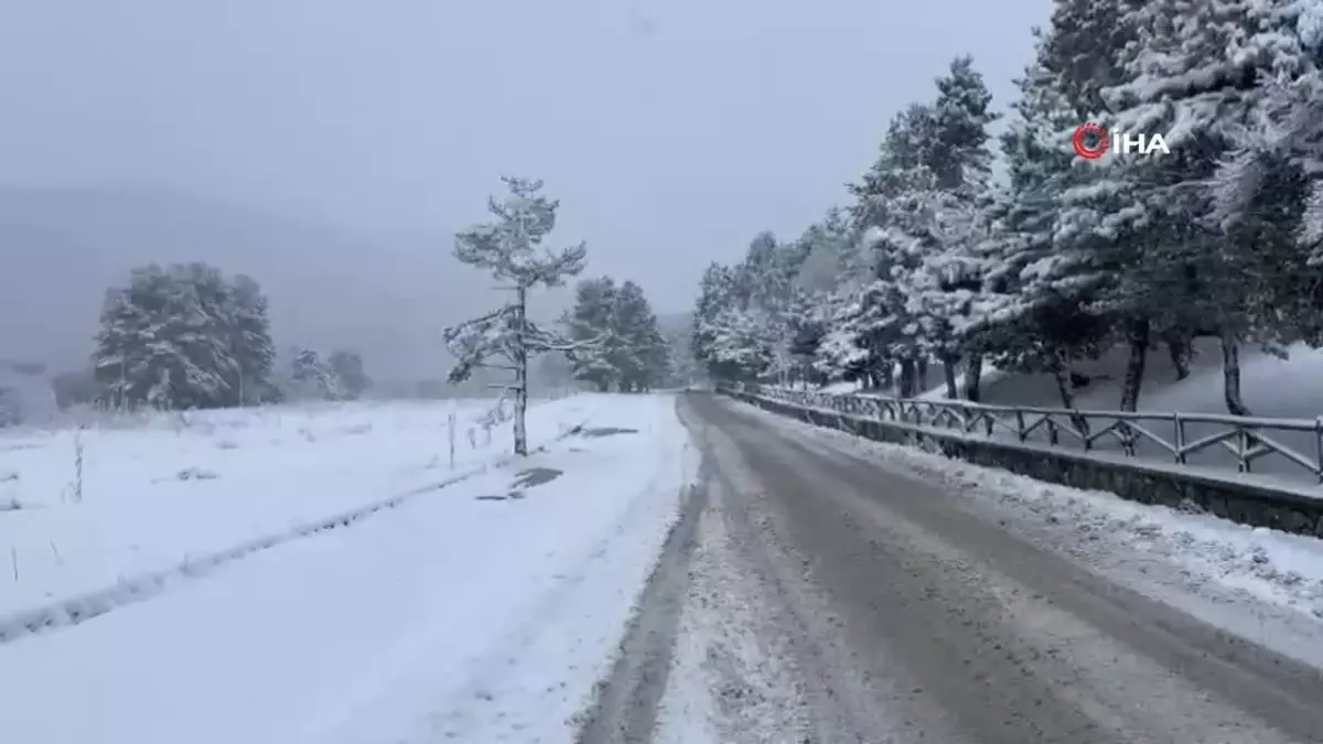 Bolu\'nun yükseklerinde kar yağışı: Kartalkaya\'da kar kalınlığı 1 metreye ulaştı