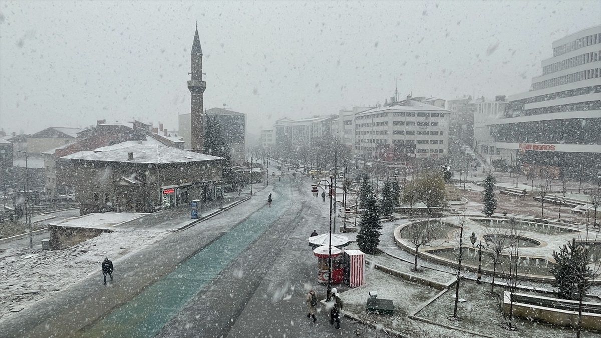 Bolu\'da kar yağışı etkili oldu