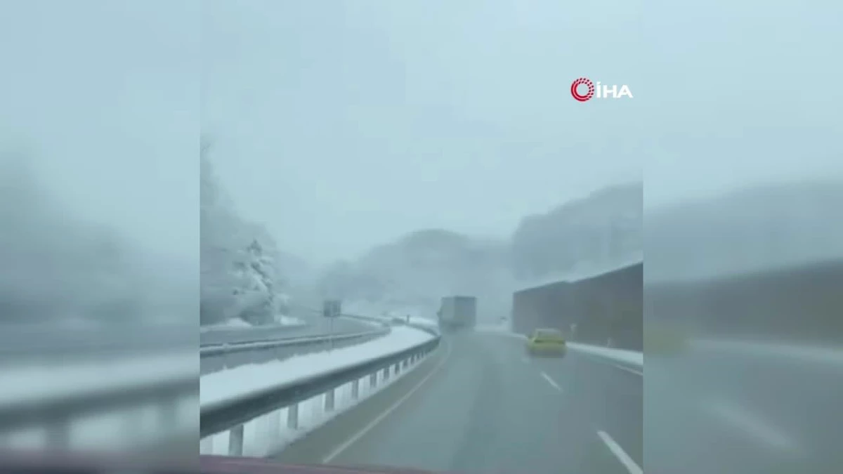 Bursa\'da Kar Yağışı Sürücülere Zor Anlar Yaşatıyor