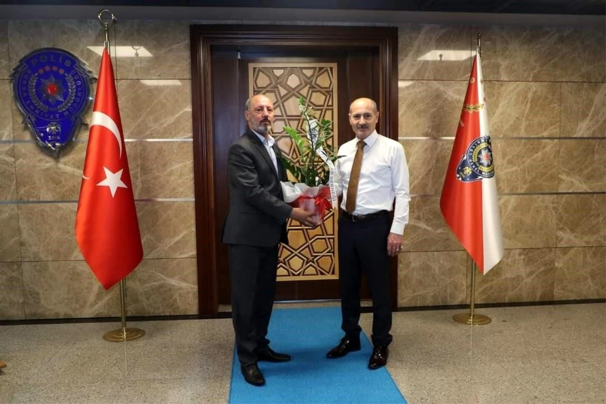 Bursa Oltulular Derneği Başkanı Yener Zengin, Bursa İl Emniyet Müdürü Dr. Sabit Akın Zaimoğlu\'nu ziyaret etti