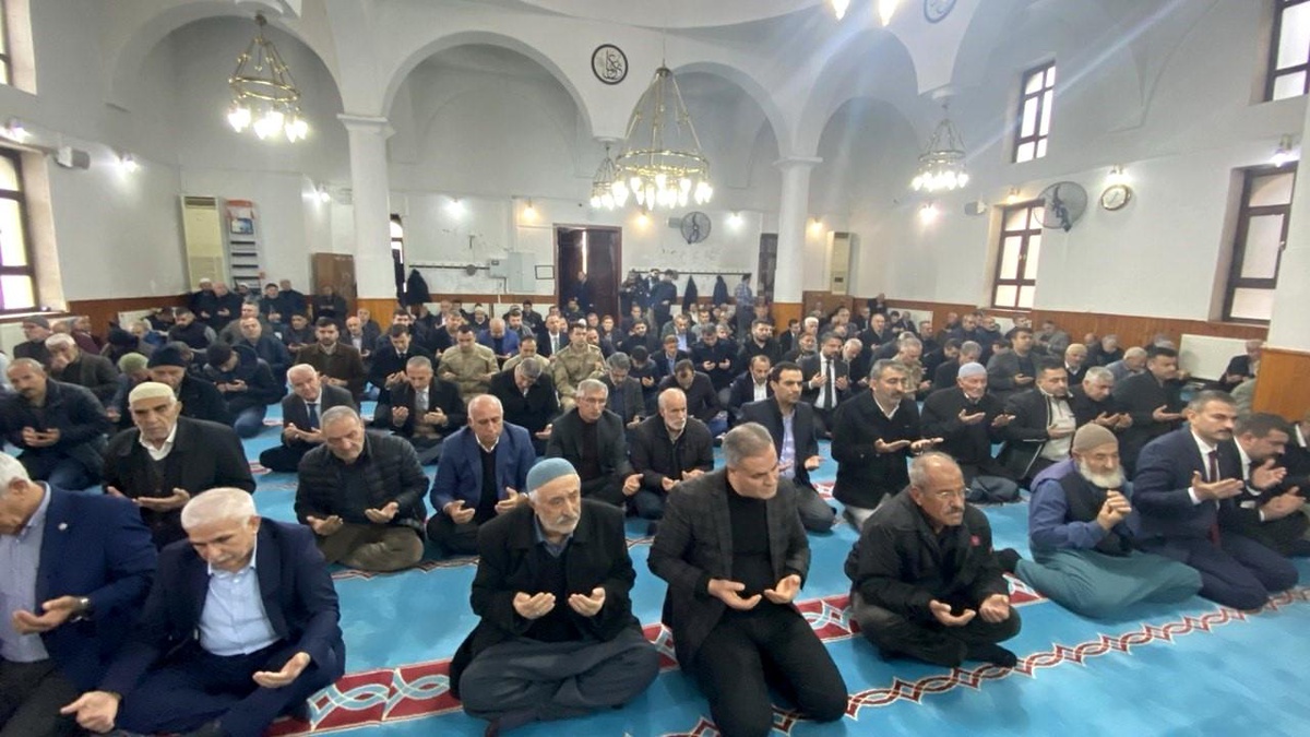 Adıyaman\'da depremde hayatını kaybeden gazeteciler için mevlit okutuldu
