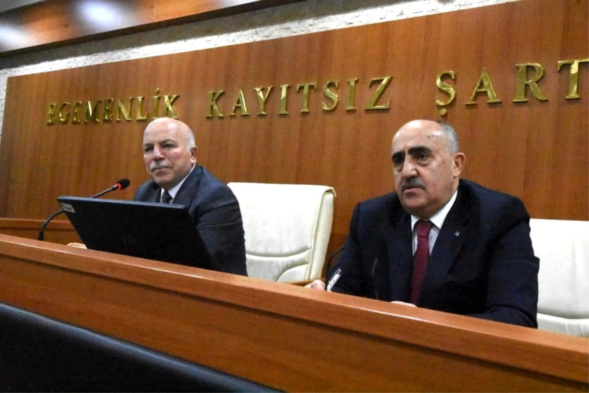 Erzurum Kent Konseyi Başkanı ve Yönetim Kurulu Üyeleri, Mehmet Sekmen\'i ziyaret etti