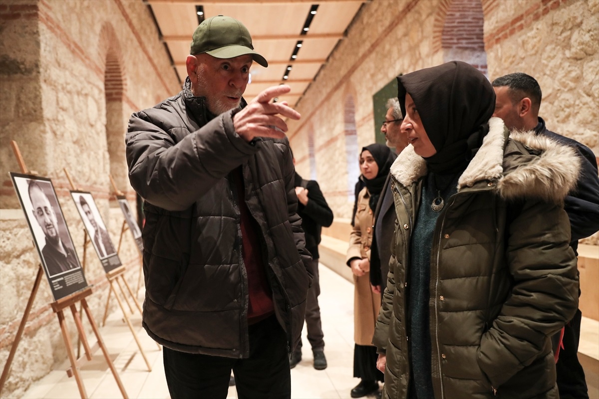 İsrail\'in Gazze\'ye saldırıları sonucu şehit olan gazetecilerin anısına sergi açıldı